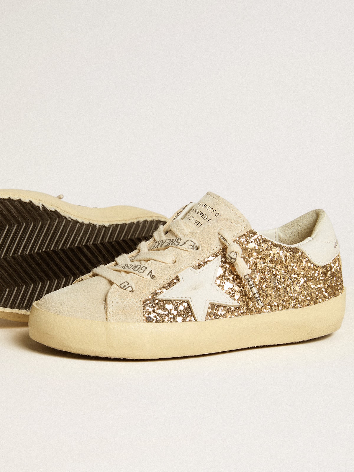 Super-Star Junior in gold glitter with white leather star and heel tab
