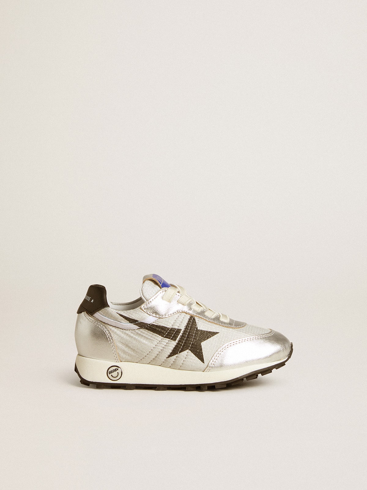 Junior Marathon in silver nylon with black star and leather heel tab