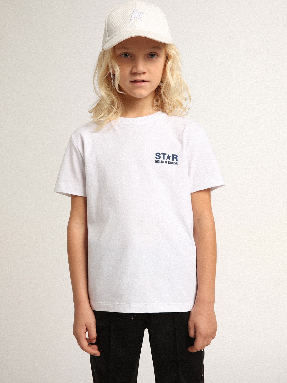 Boys’ white T-shirt with contrasting dark blue logo and star