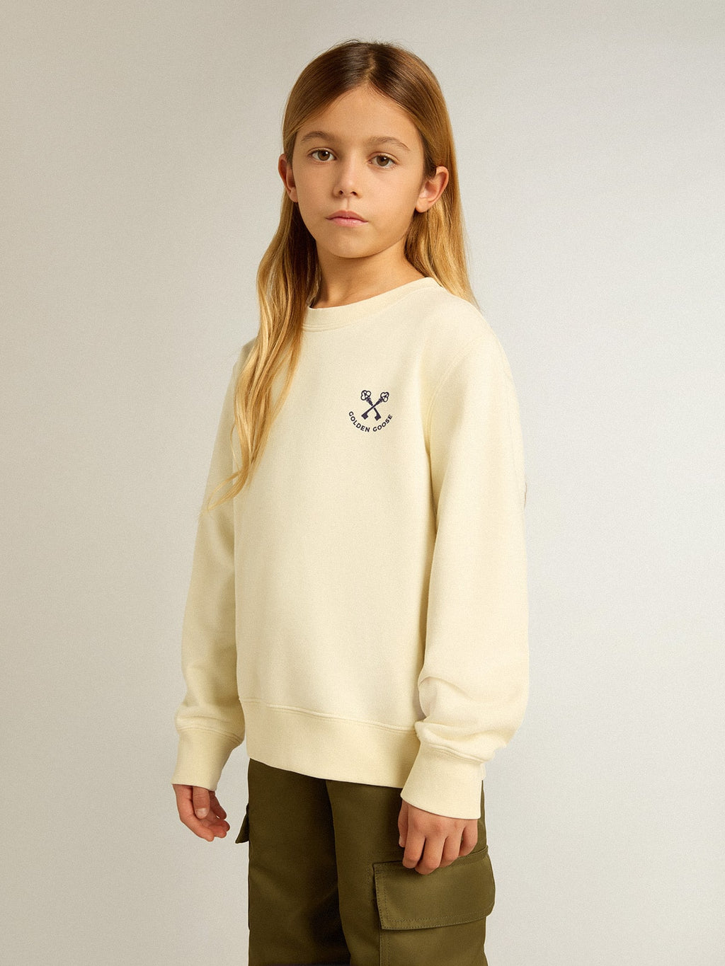 Girls' T-shirt in worn white with embroidery on the front and print on the back