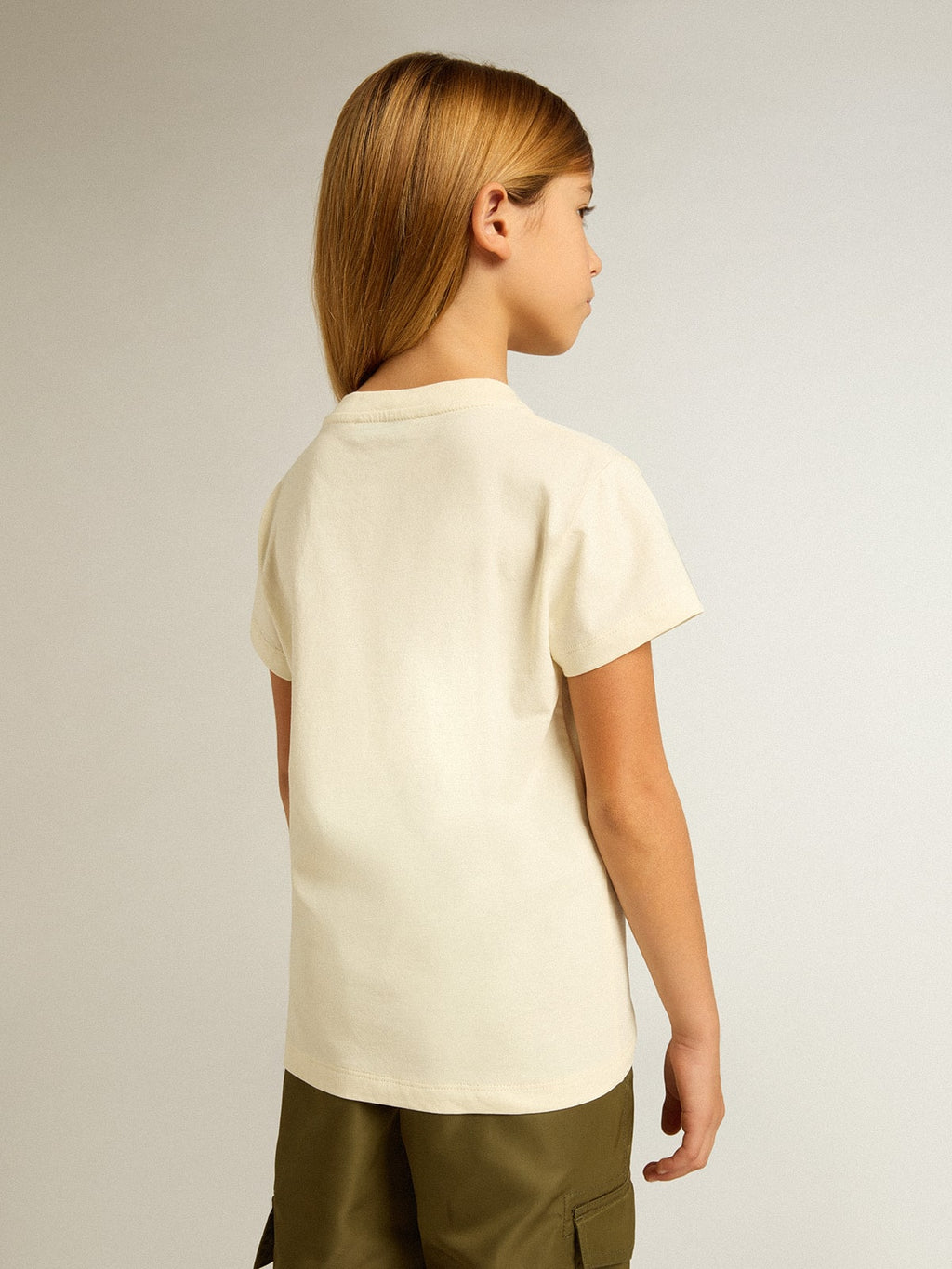 Girls' cotton T-shirt in worn white with red embroidery on the chest