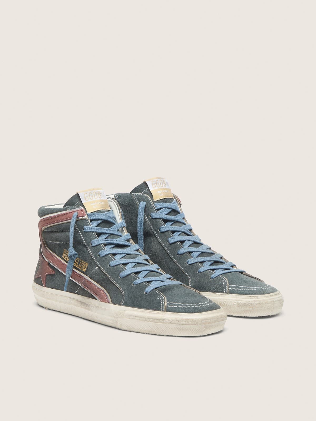 Slide in gray suede with brown nubuck star and flash
