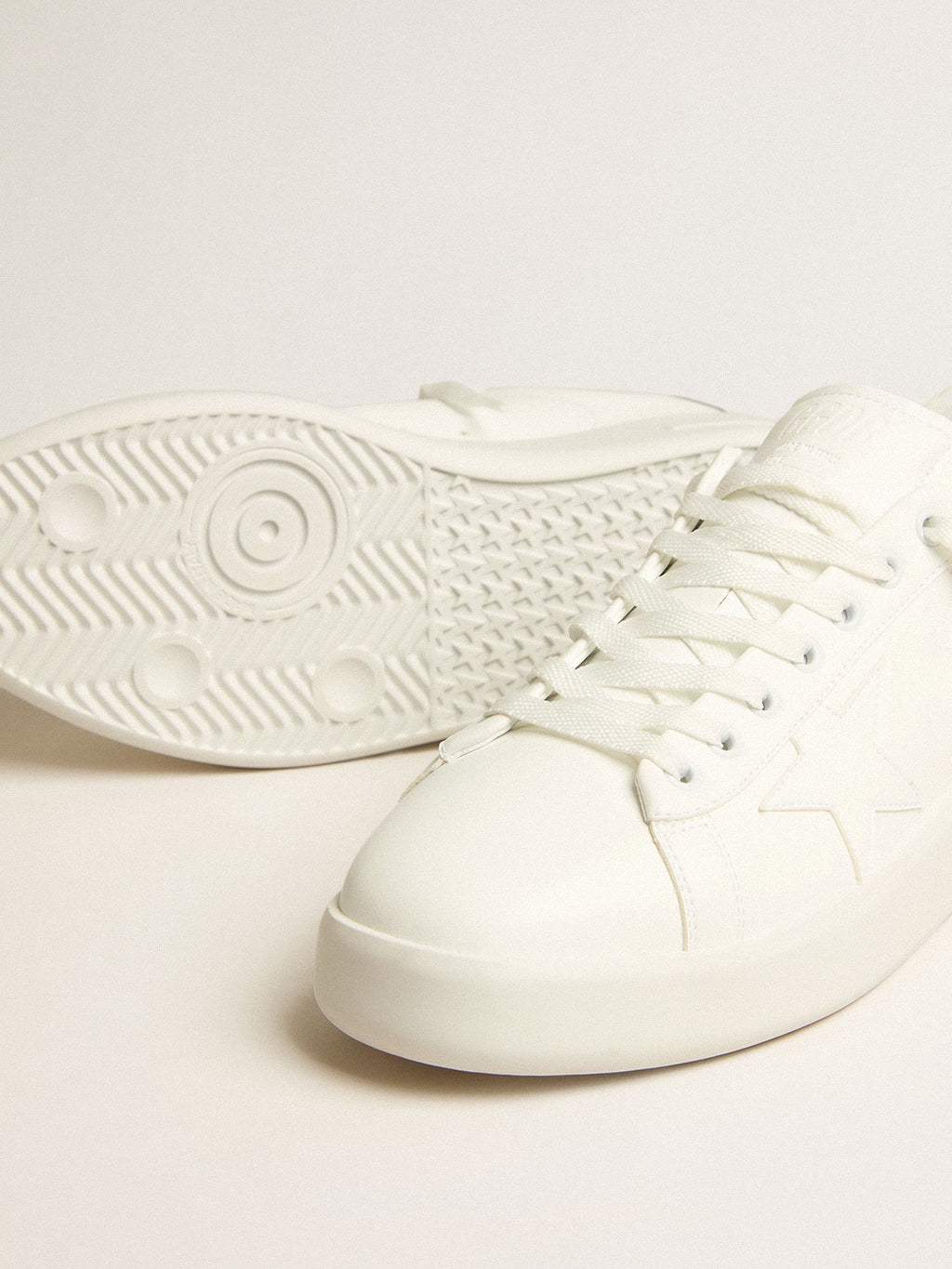 Men’s bio-based Purestar with white star and mirror-effect heel tab
