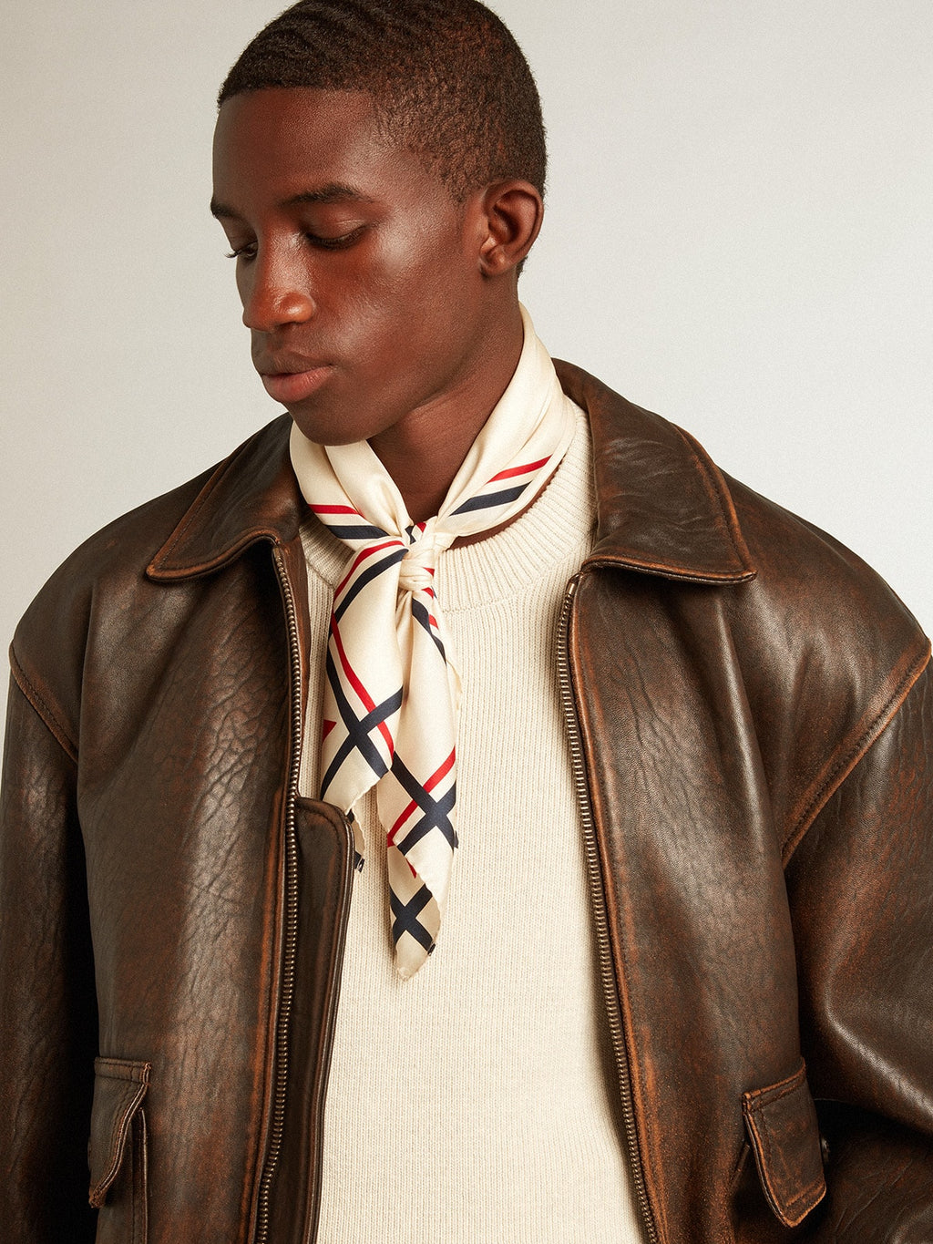 Men’s round-neck sweater in panama-colored cotton with logo on the back