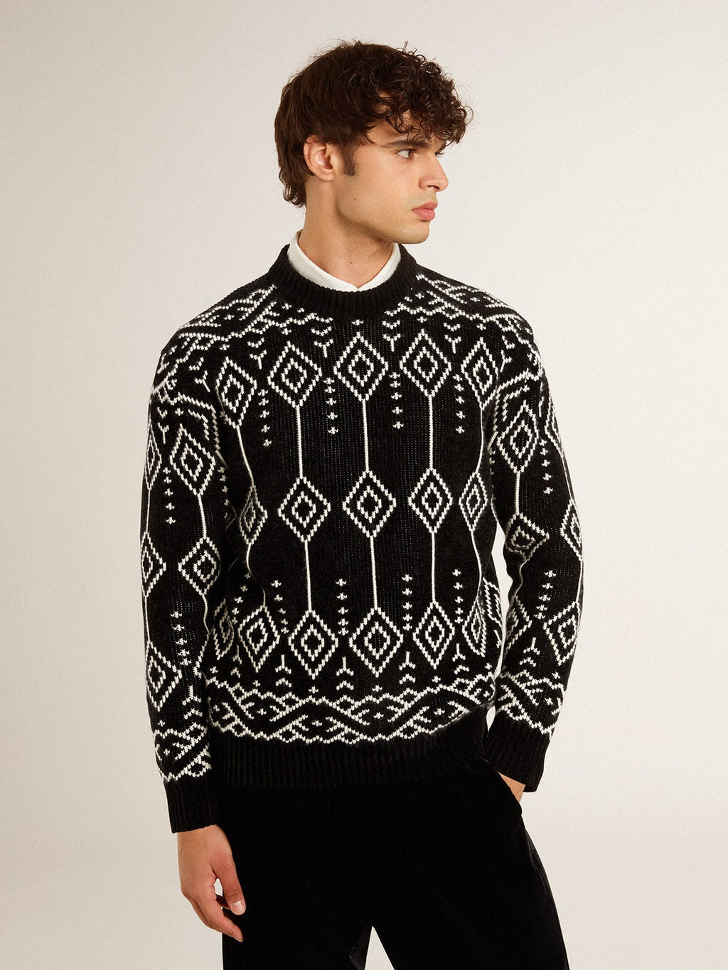 Men’s crew neck wool blend sweater with jacquard argyle design