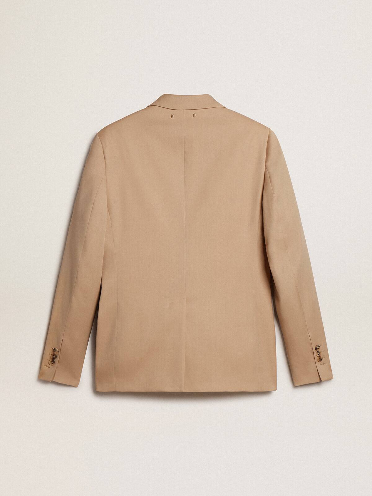 Single-breasted blazer in sand with horn buttons
