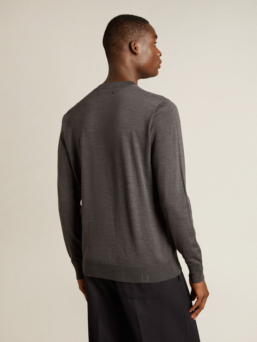Men's round-neck sweater in dark gray mélange wool