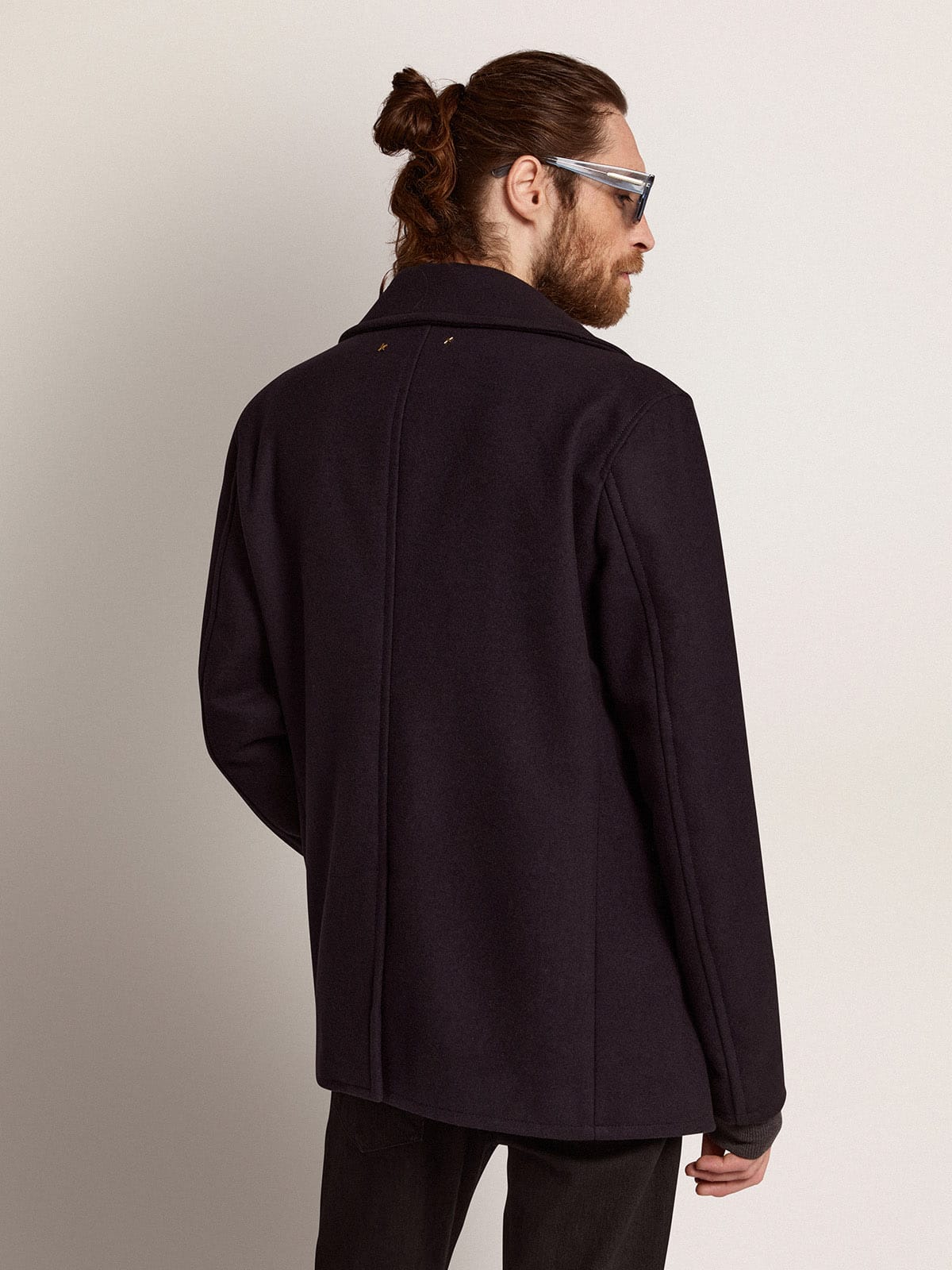 Men's double-breasted coat in dark blue wool with gold buttons