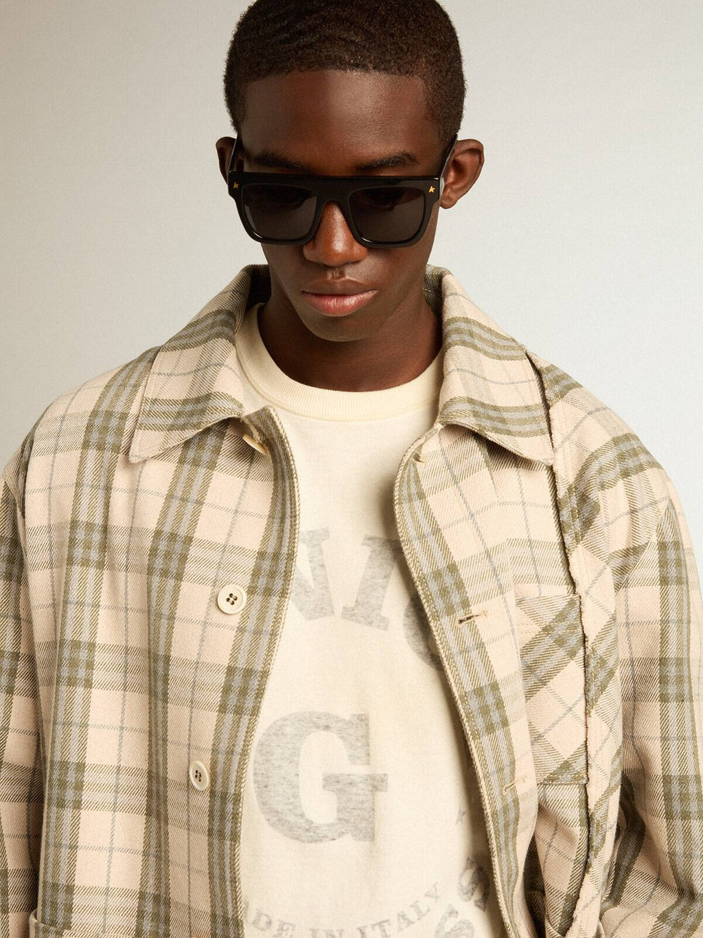 Men’s cotton T-shirt in aged white with faded lettering