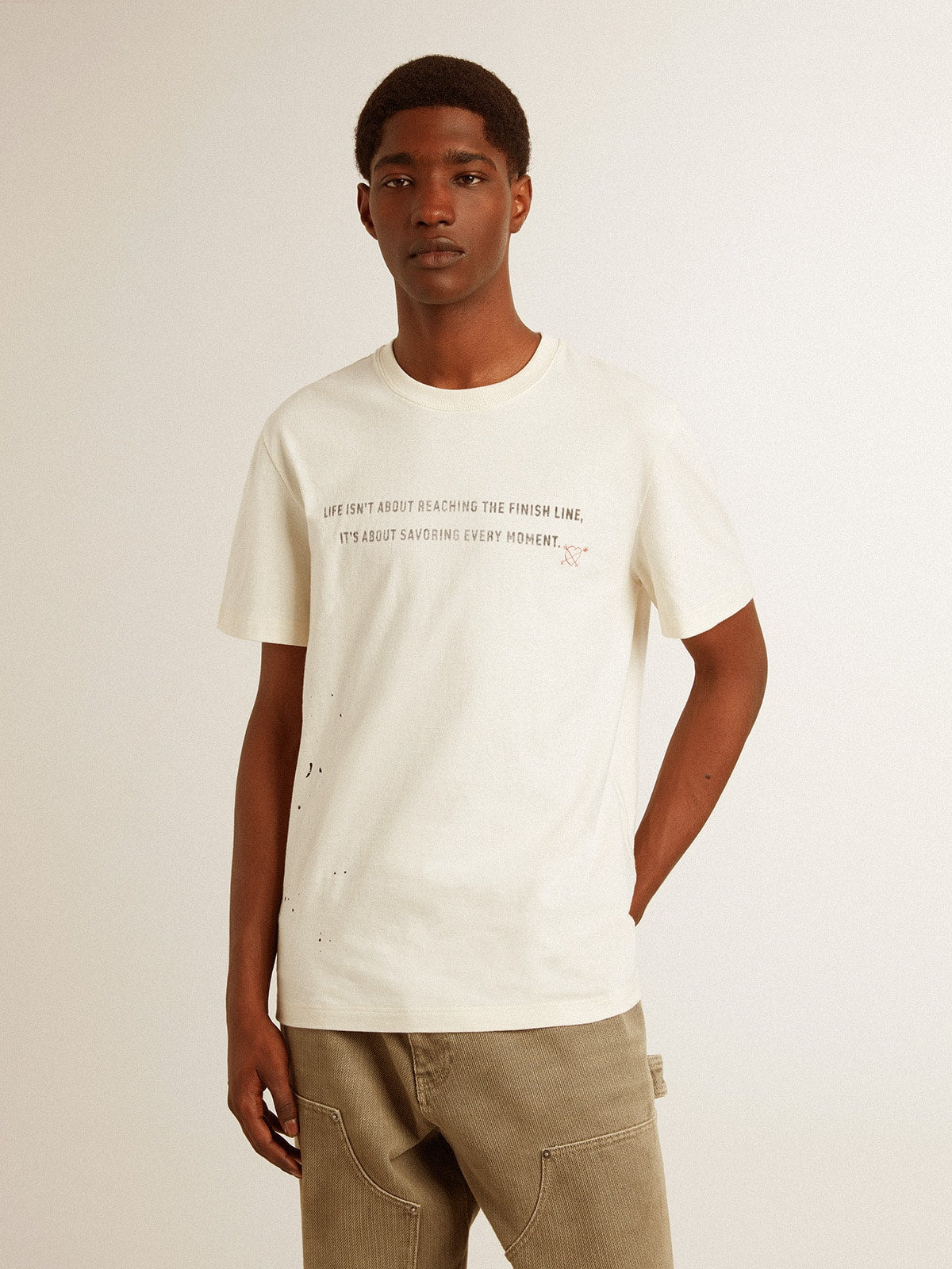 Men's T-shirt in aged white cotton with print and embroidery