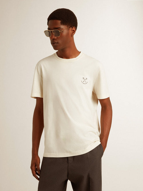 Men's cotton T-shirt in aged white with print on the heart
