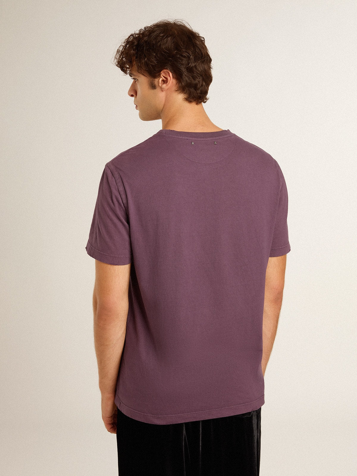 Men’s cotton T-shirt in worn purple with logo print