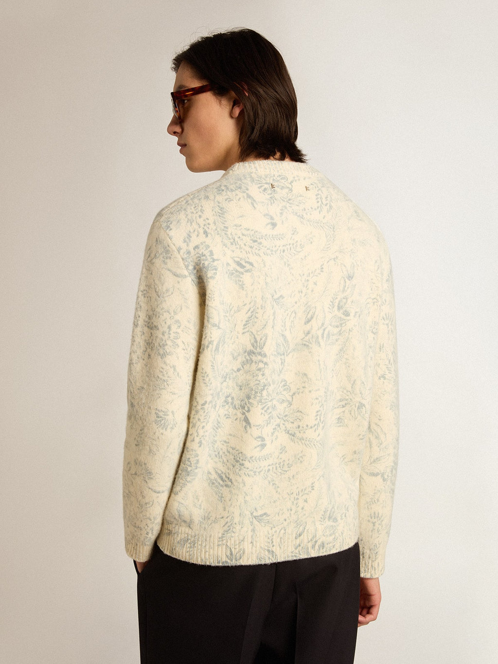 Men’s round-neck sweater in wool with all-over toile de jouy pattern
