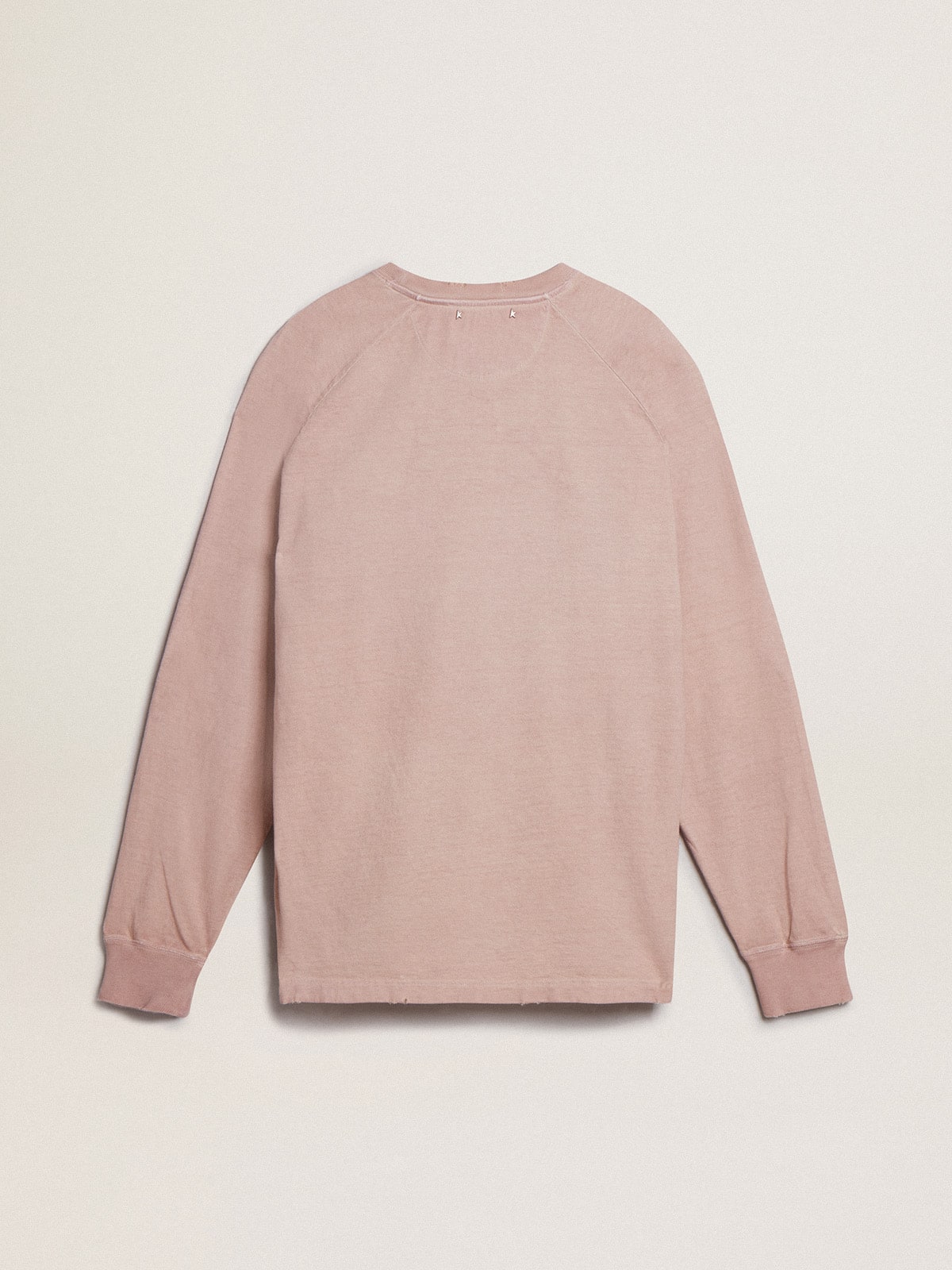 Powder-pink T-shirt with white lettering on the front