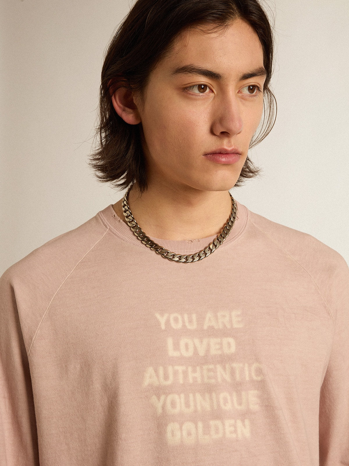 Powder-pink T-shirt with white lettering on the front