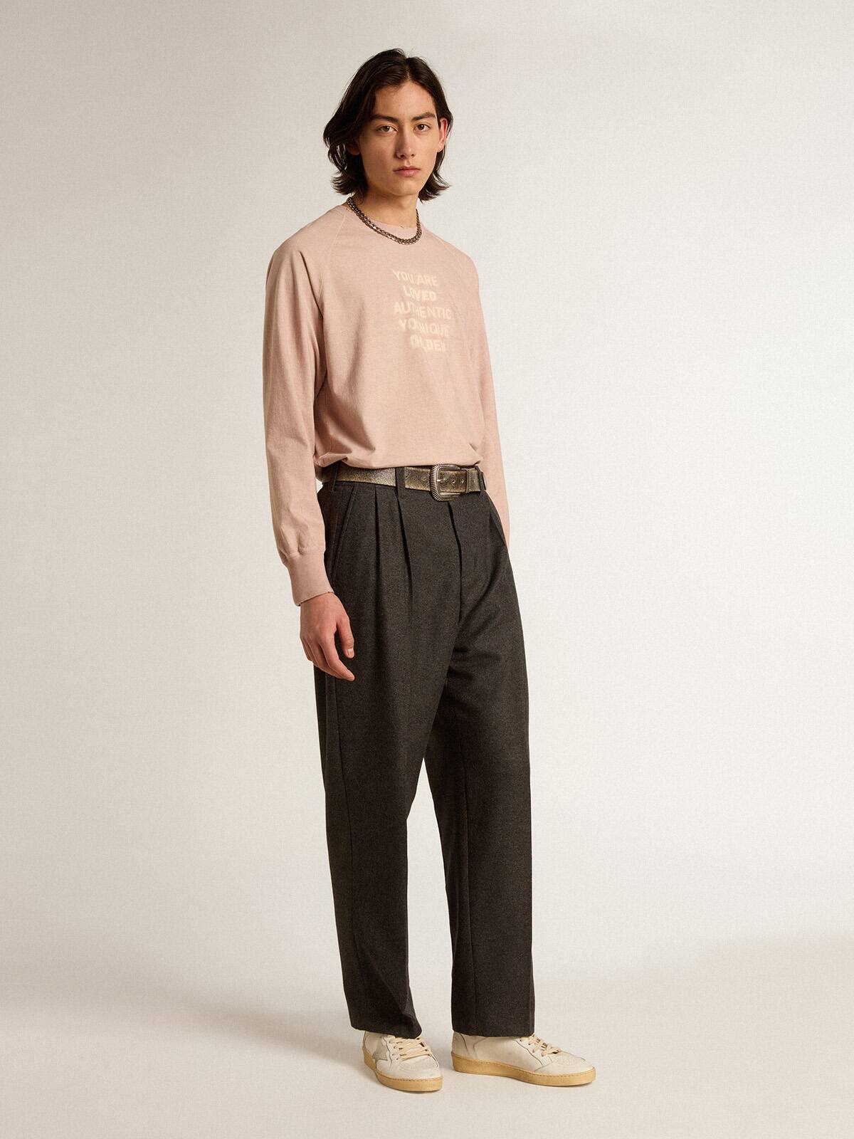 Powder-pink T-shirt with white lettering on the front