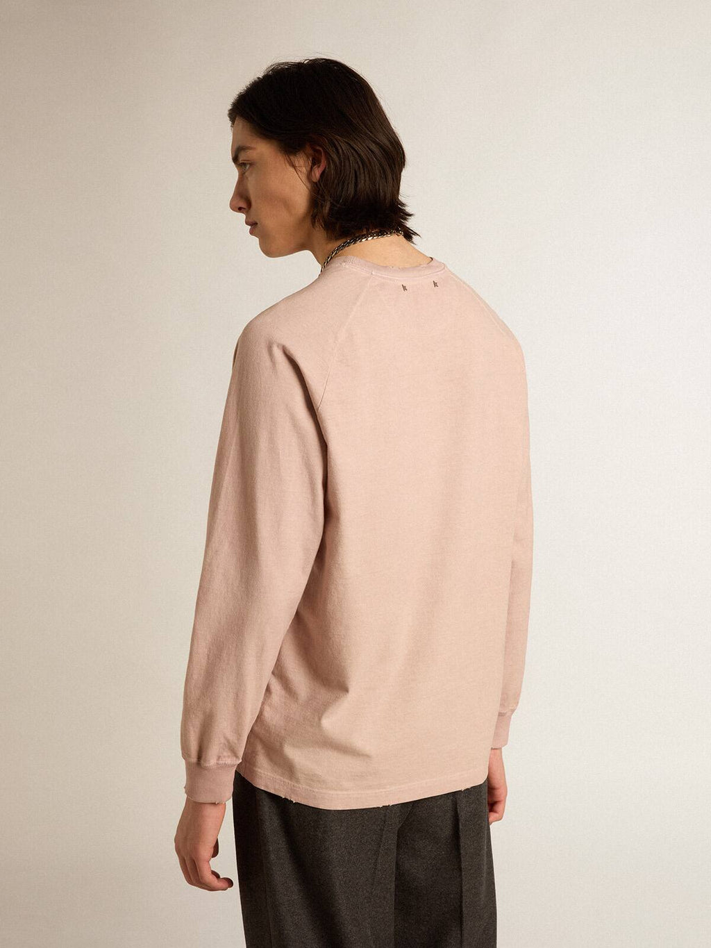 Powder-pink T-shirt with white lettering on the front