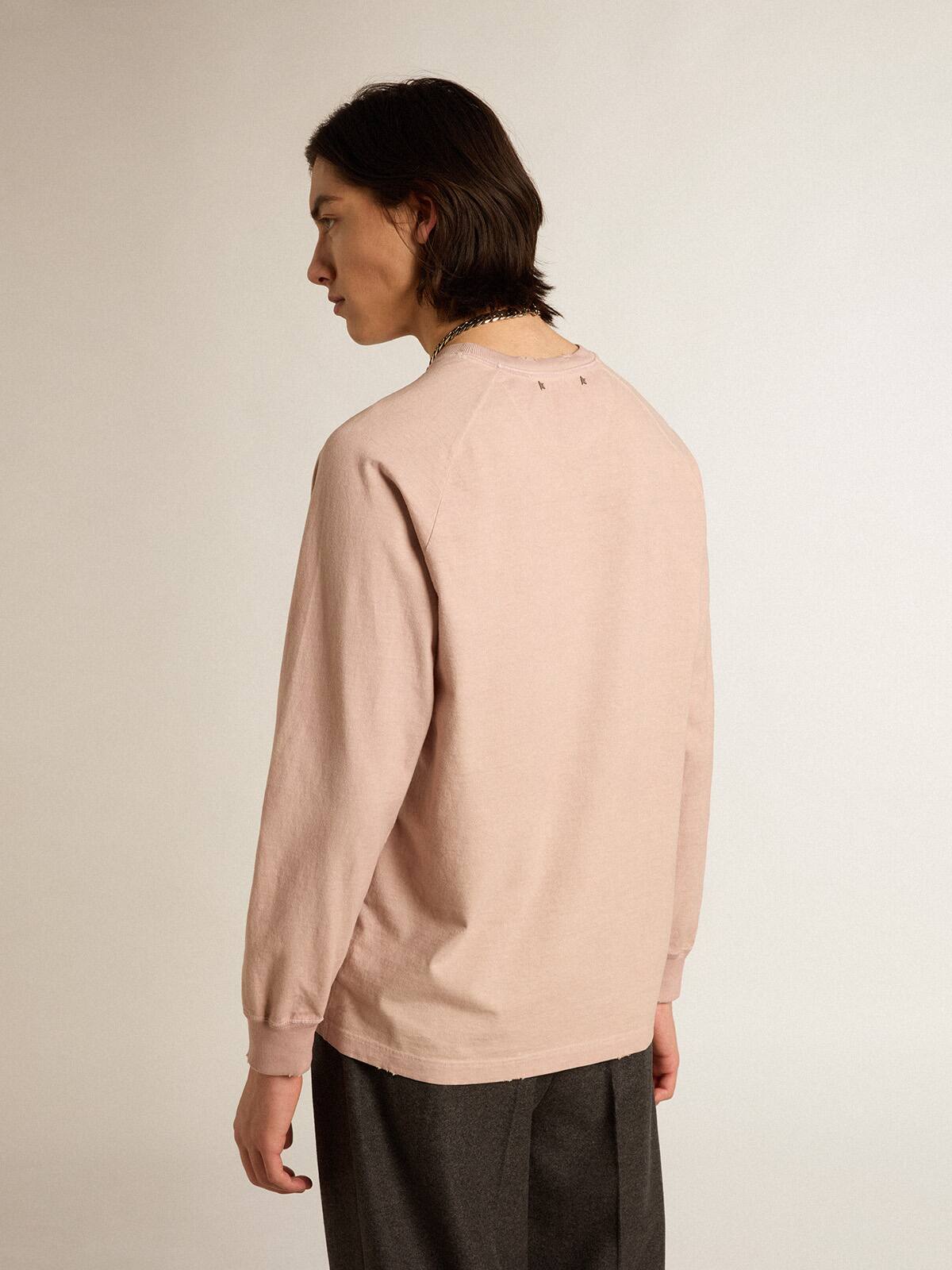 Powder-pink T-shirt with white lettering on the front
