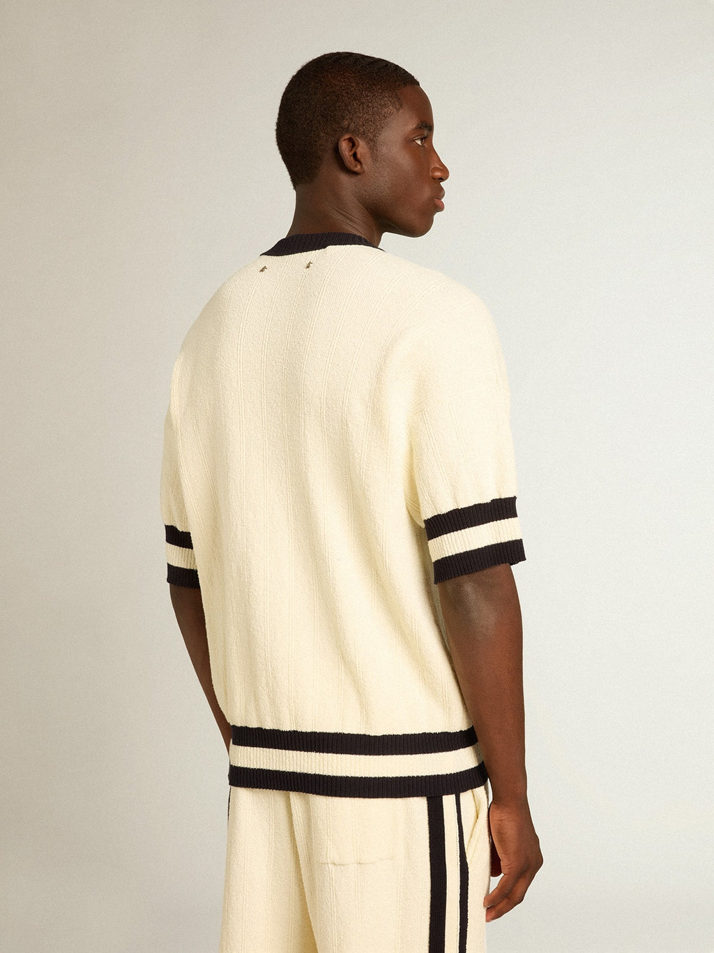 Men's short-sleeved sweater in vintage white with blue rib knit