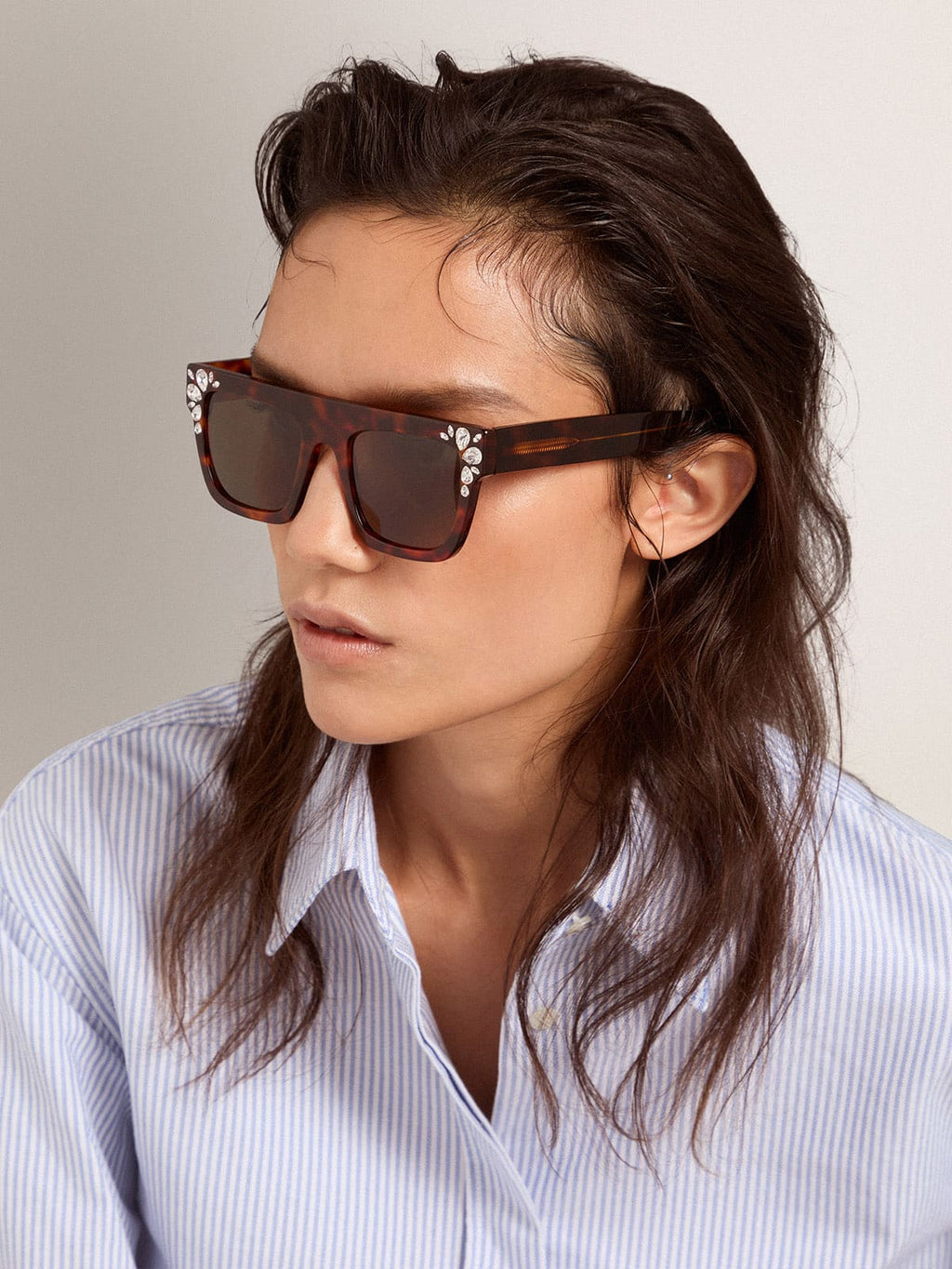 Square model sunglasses with havana frame and crystals