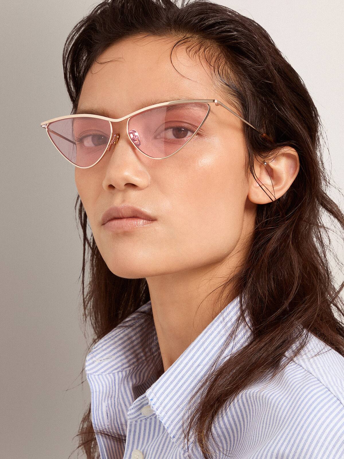Sunframe cat-eye style with pink frame and lenses