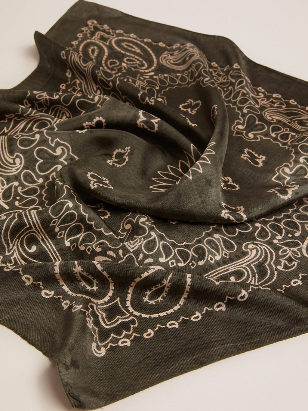Moss-green scarf with paisley pattern