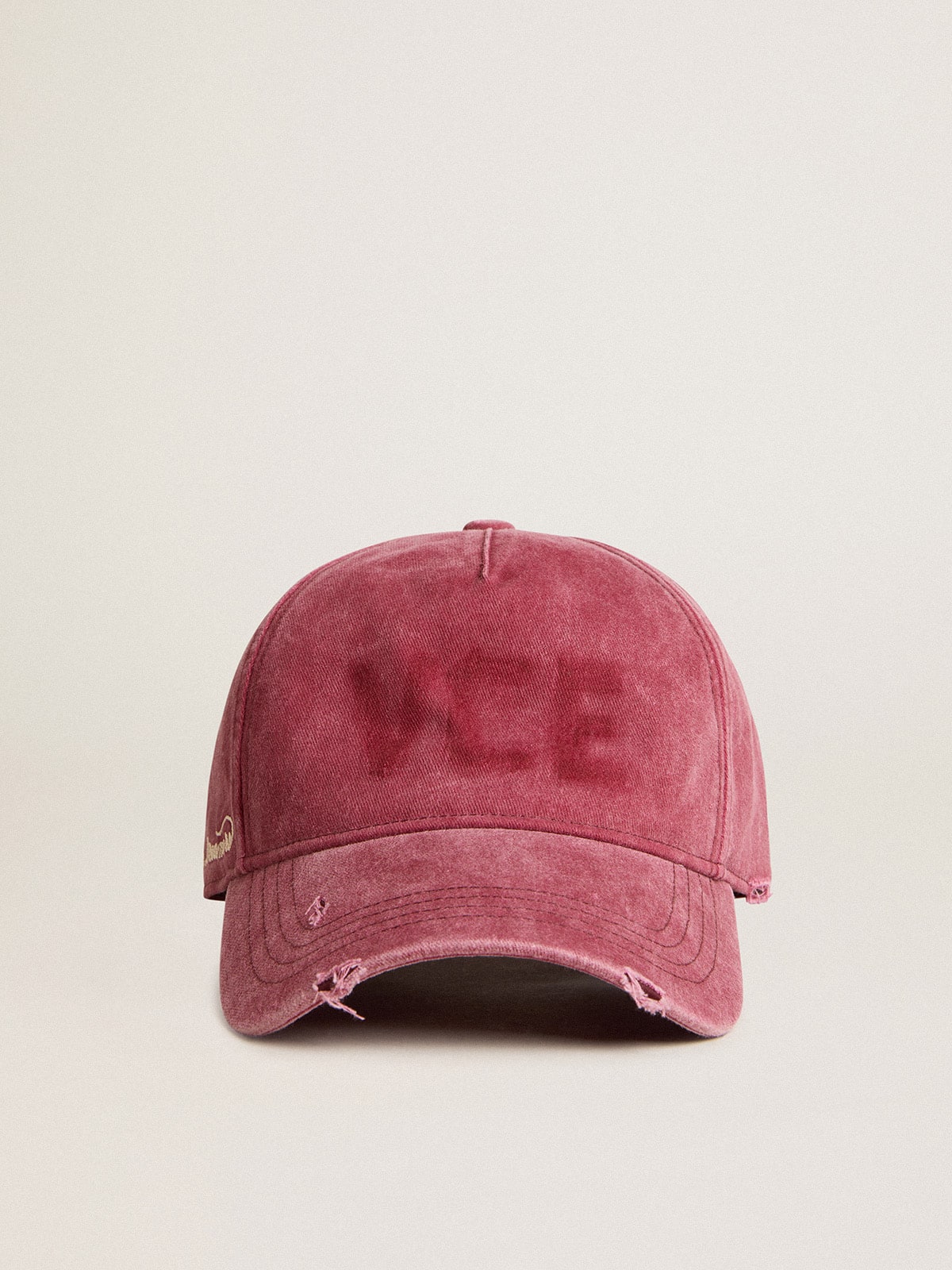 Cotton baseball cap with a lived-in finish