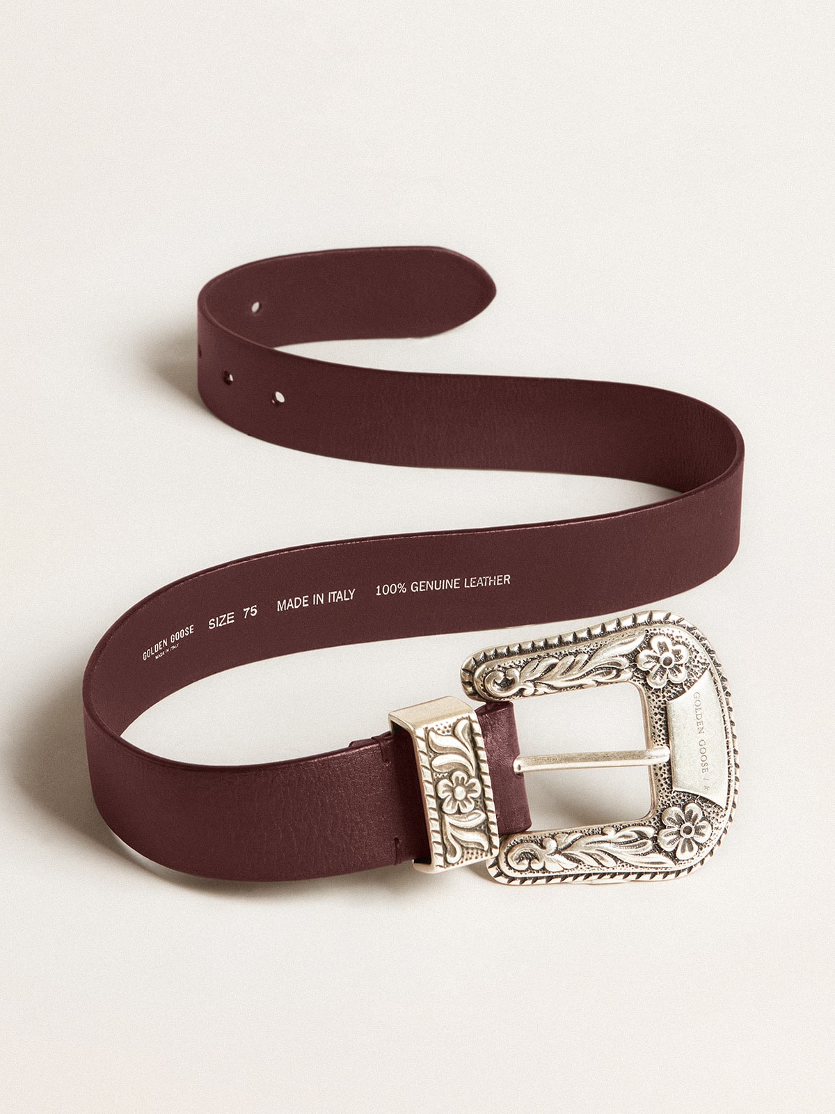 Women’s belt in burgundy leather with decorated silver buckle