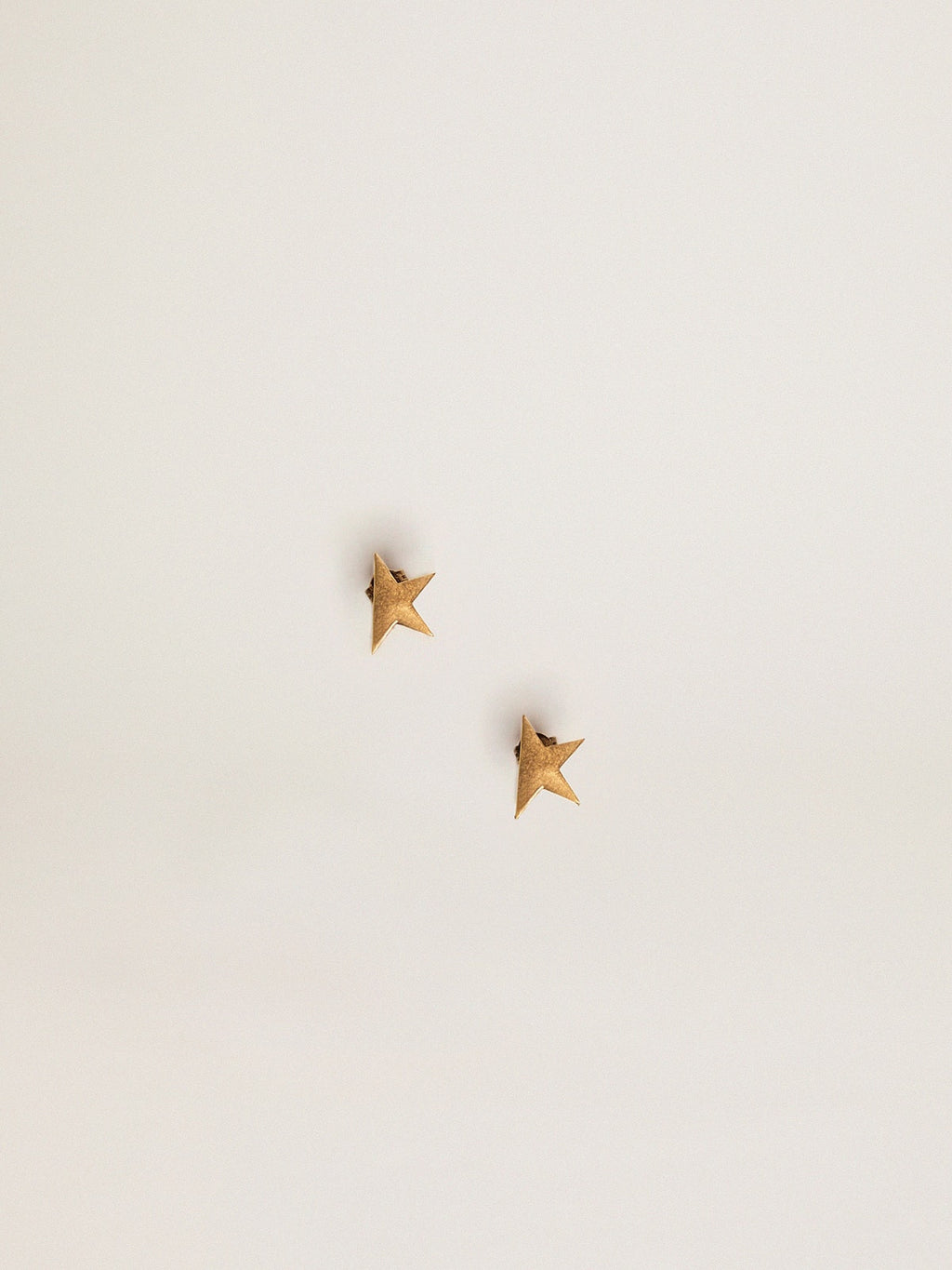 Women's stud earrings in antique gold color