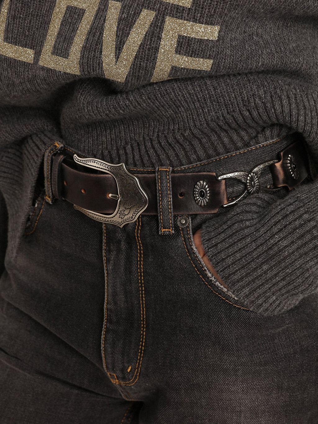 Women's belt in black leather with silver decorations