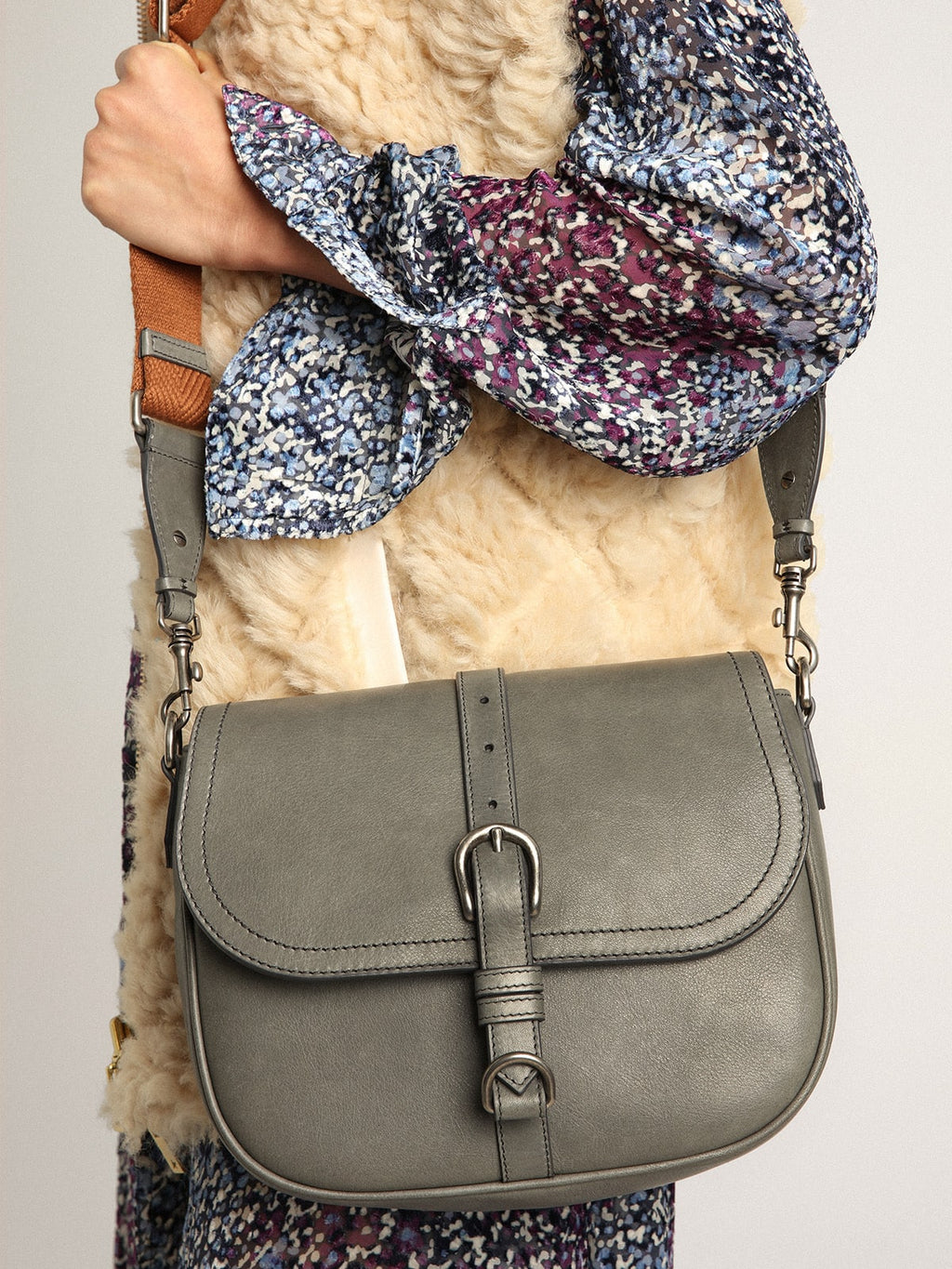Women's Francis Bag medium in stone gray leather