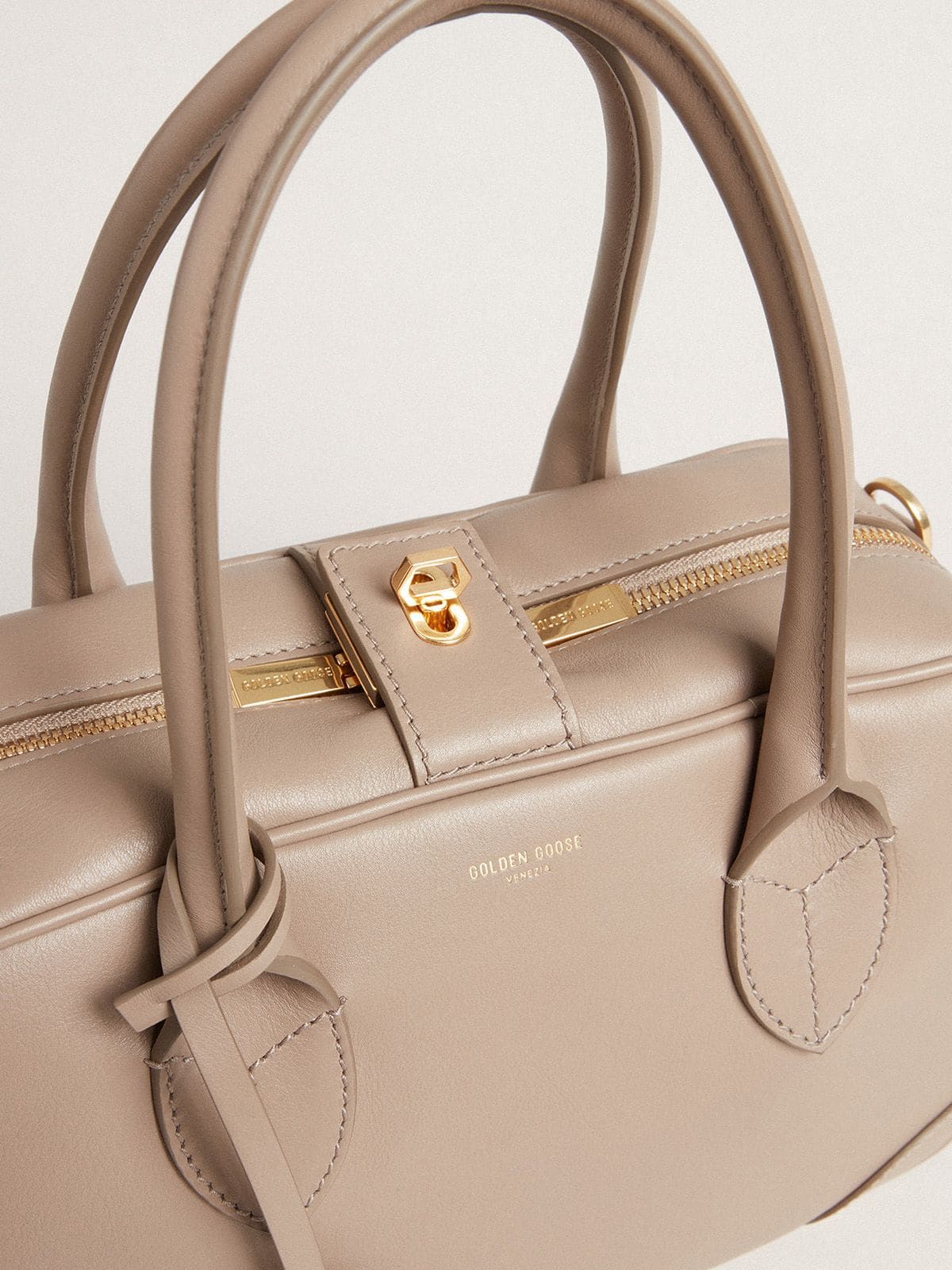 Vita Bag in beige leather with gold details