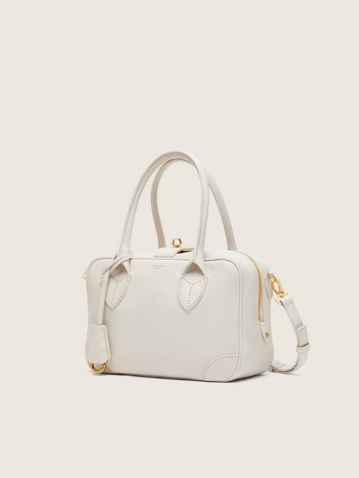 Vita Bag in butter-colored sheepskin leather with gold details