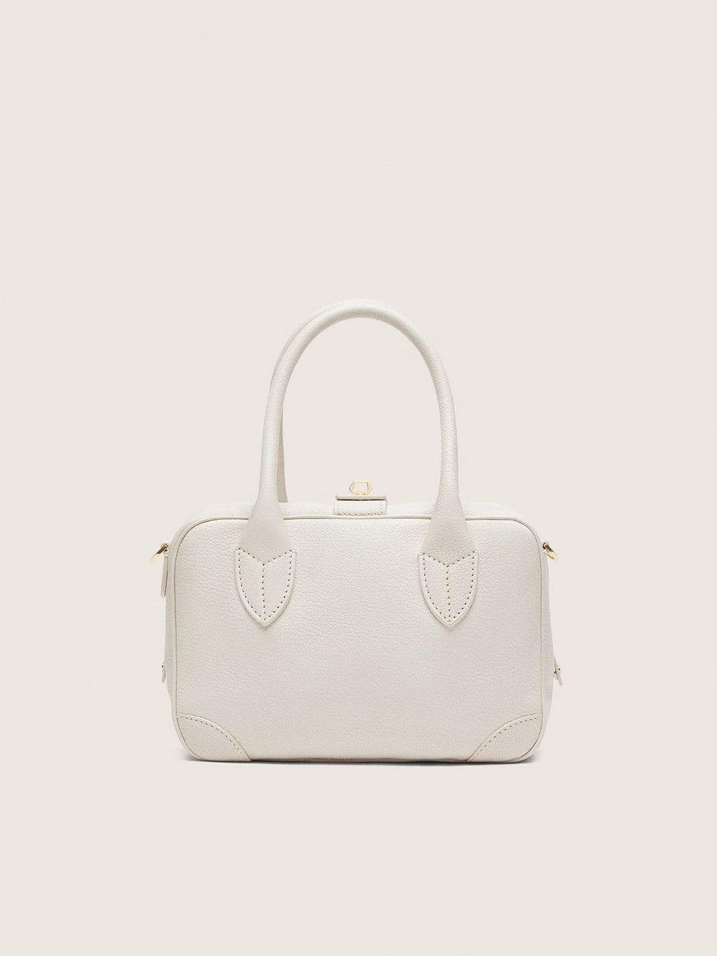 Vita Bag in butter-colored sheepskin leather with gold details