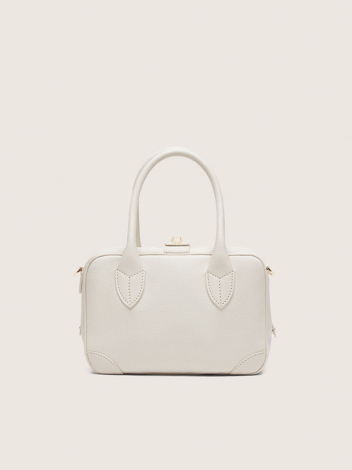 Vita Bag in butter-colored sheepskin leather with gold details