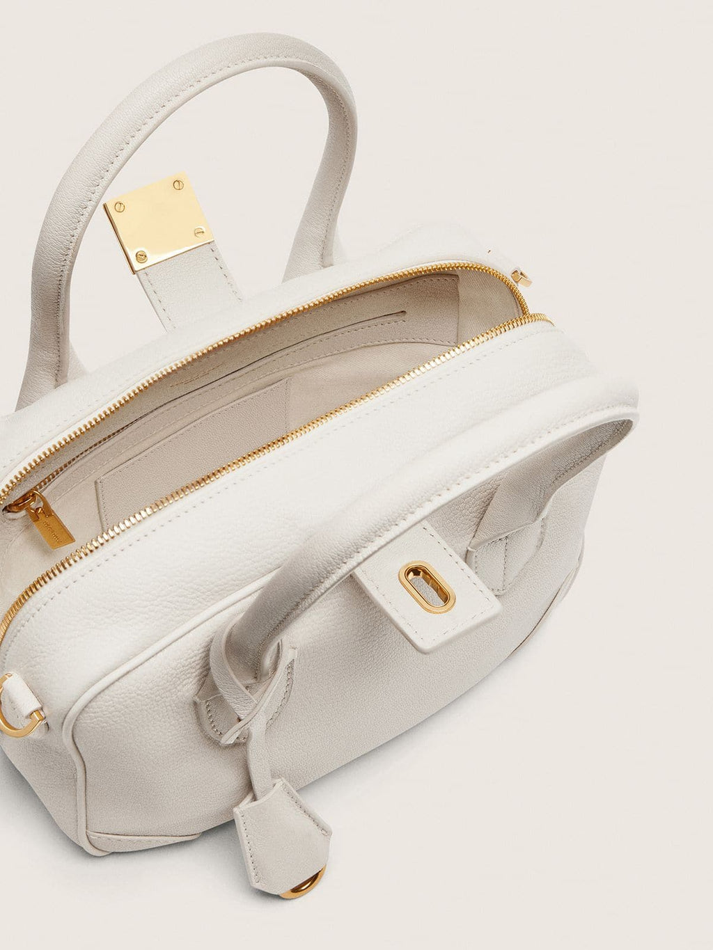 Vita Bag in butter-colored sheepskin leather with gold details