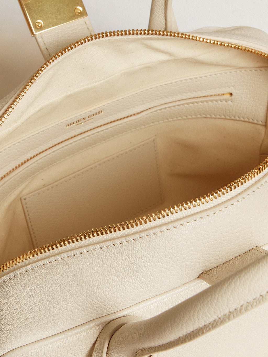 Vita Bag in butter-colored sheepskin leather with gold details