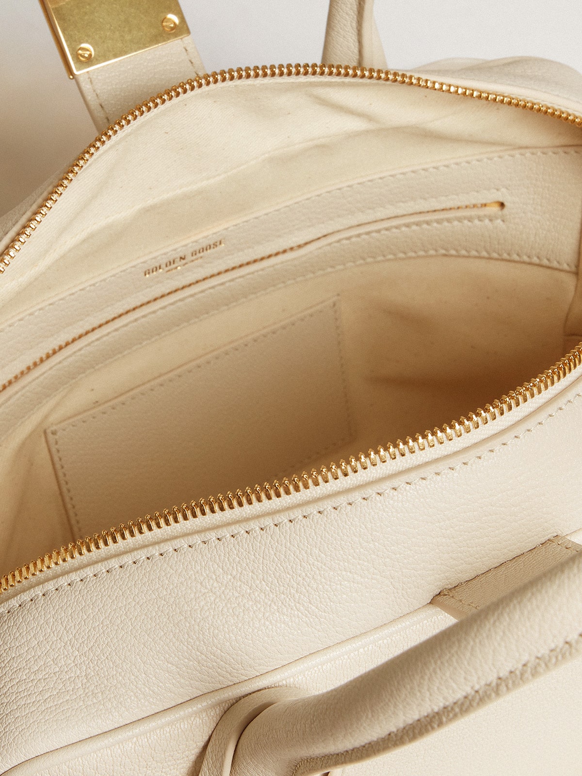 Vita Bag in butter-colored sheepskin leather with gold details
