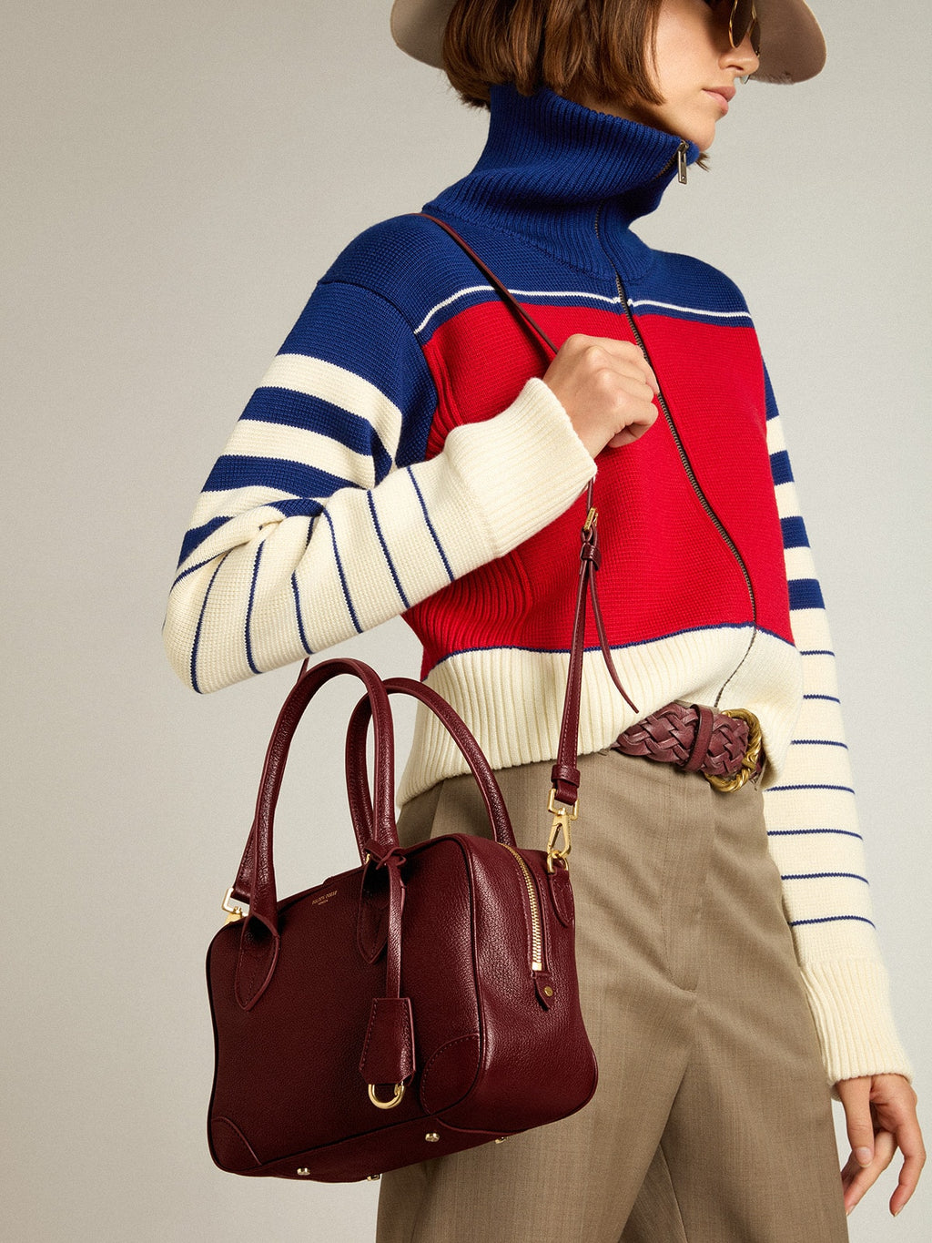 Vita Bag in burgundy sheepskin leather with gold details