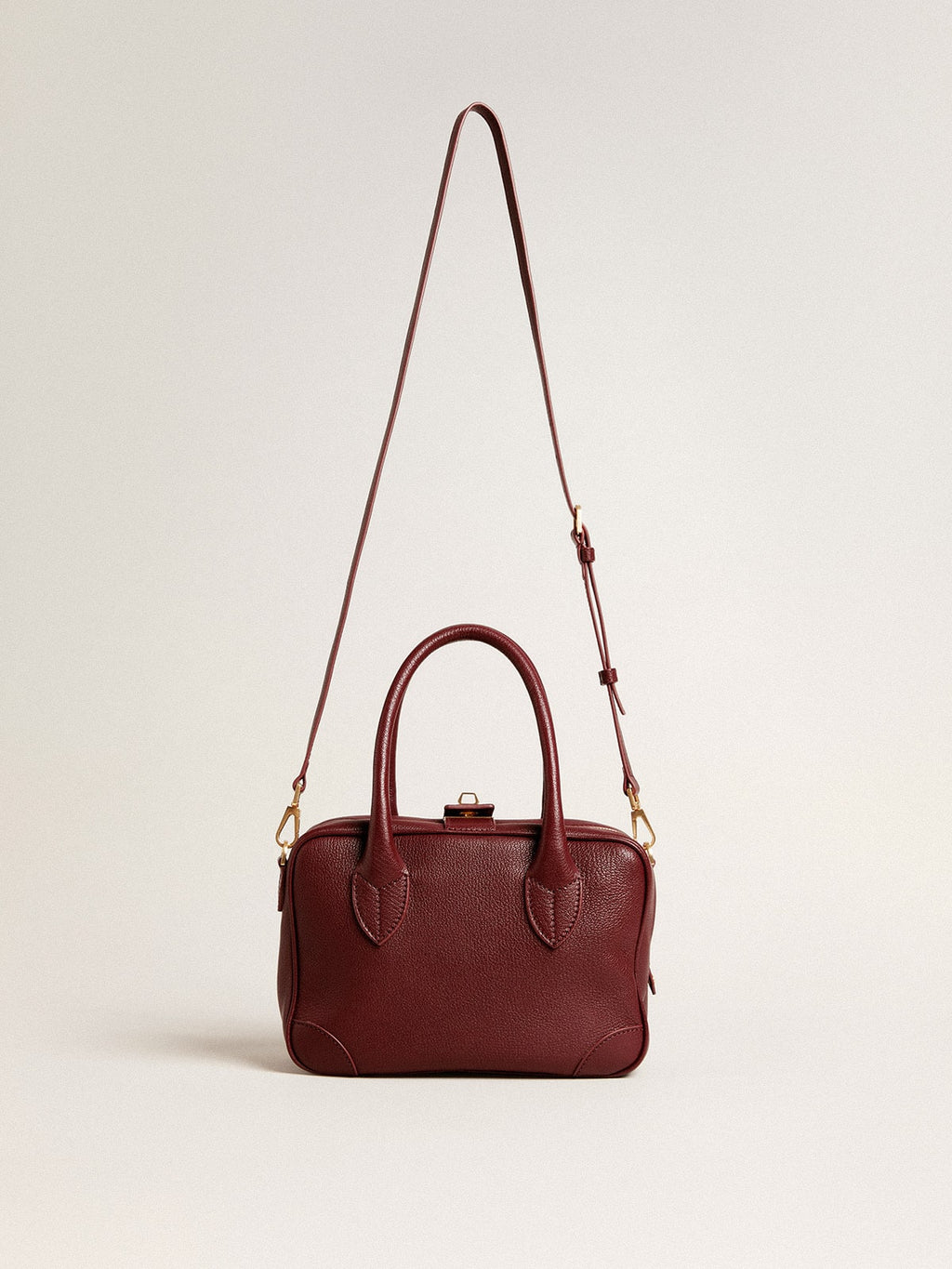 Vita Bag in burgundy sheepskin leather with gold details