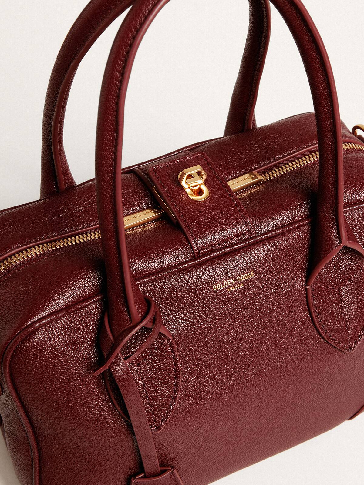 Vita Bag in burgundy sheepskin leather with gold details