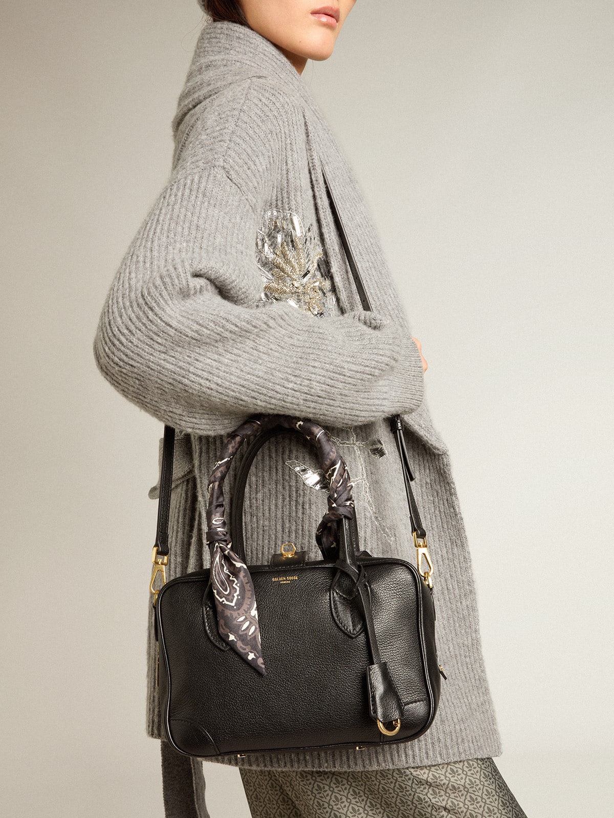Vita Bag in black sheepskin leather with gold details