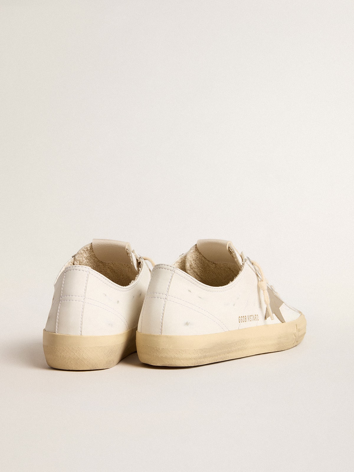White bio-based V-Star with dove-gray leather star