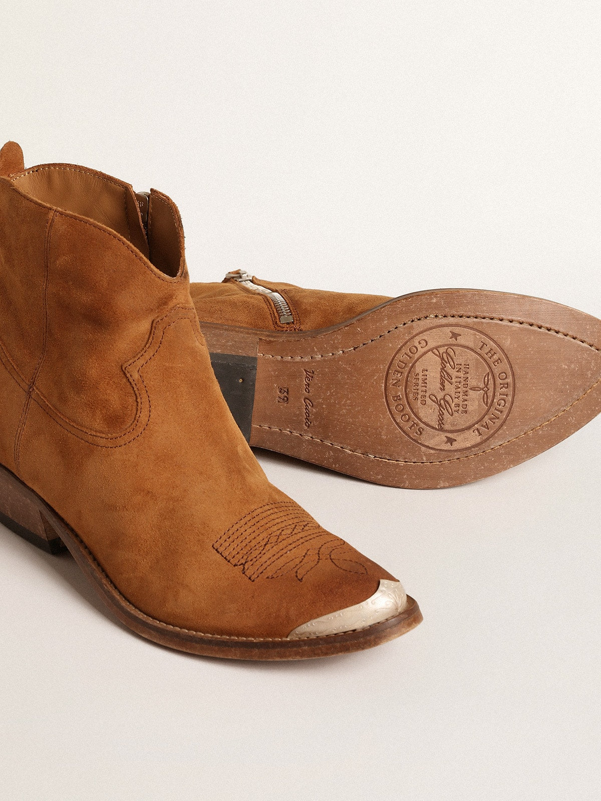 Young ankle boots in cognac-colored suede