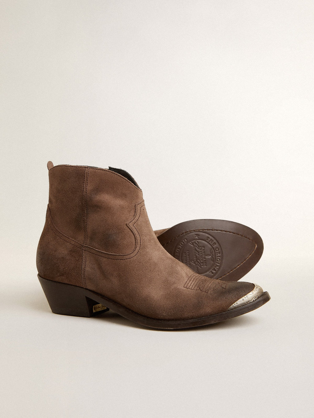 Young ankle boots in dark brown suede