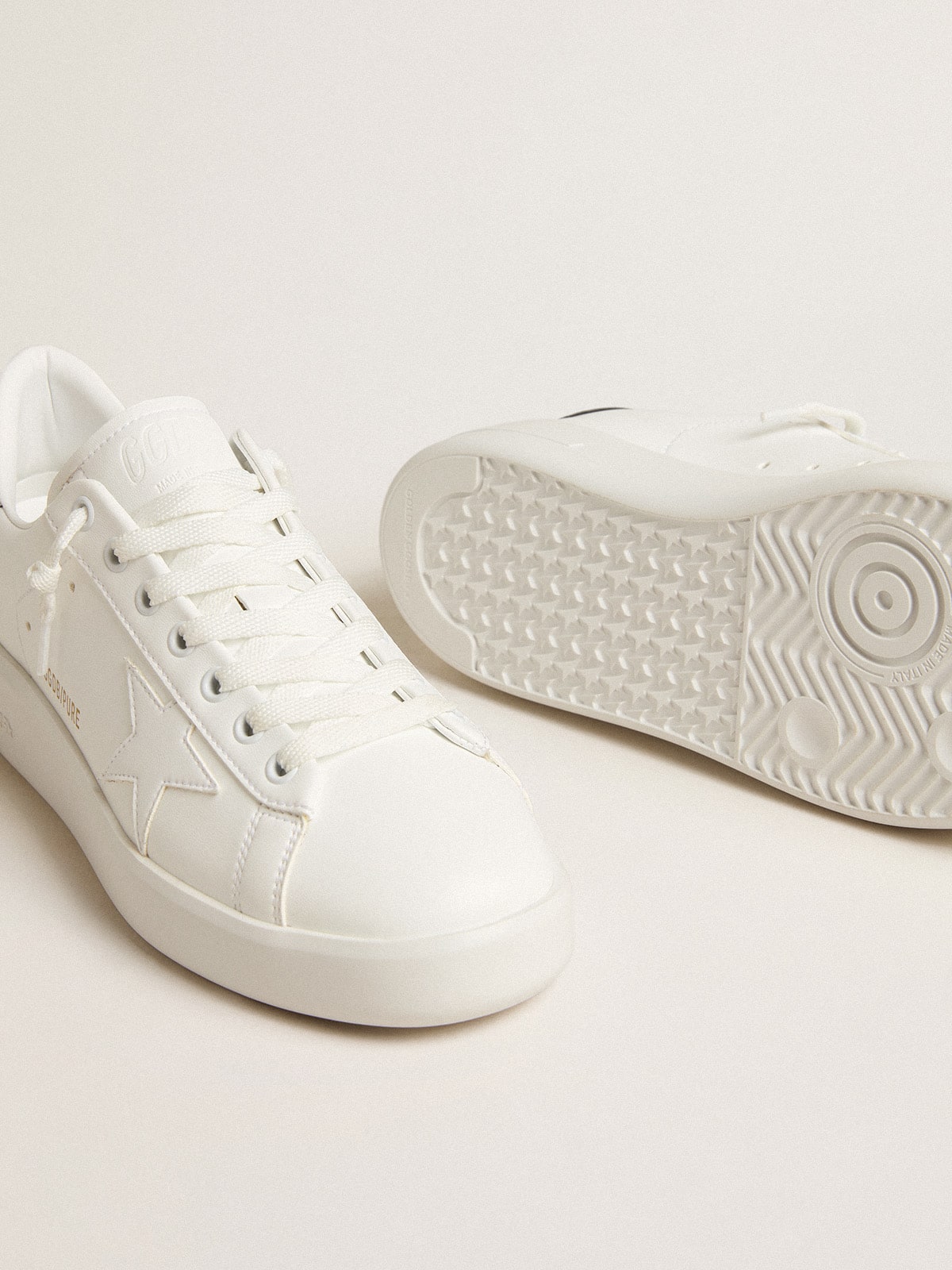 Women’s bio-based Purestar with white star and mirror-effect heel tab