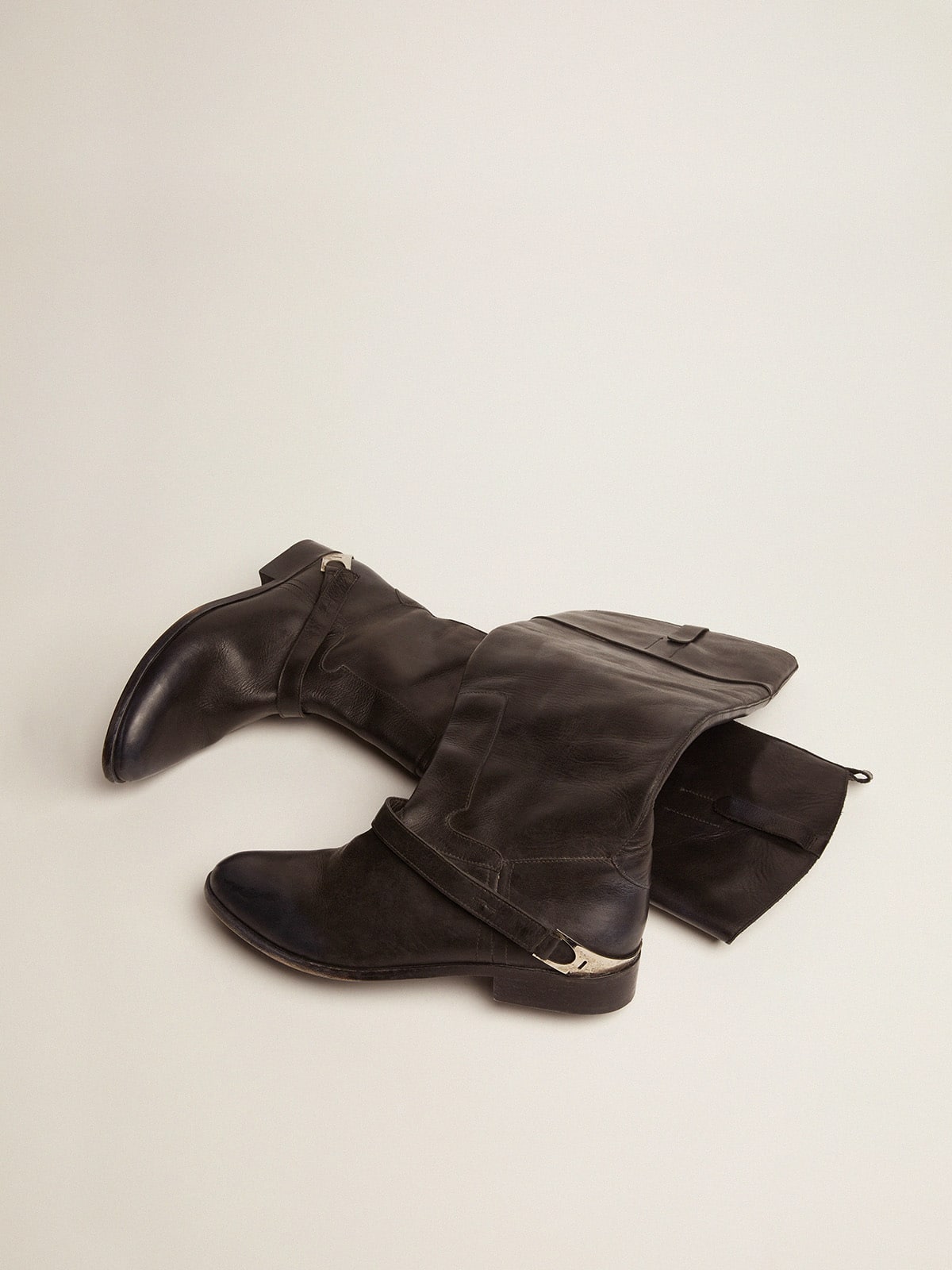 Women's black leather boots with clamp on the heel