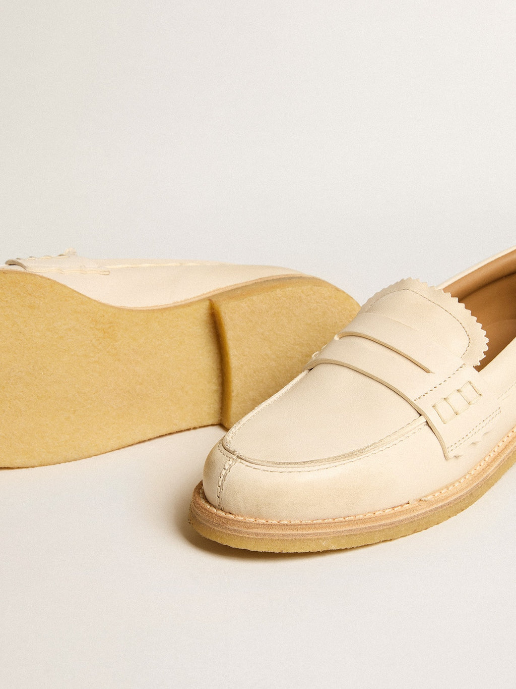 Jerry loafer in butter-white leather
