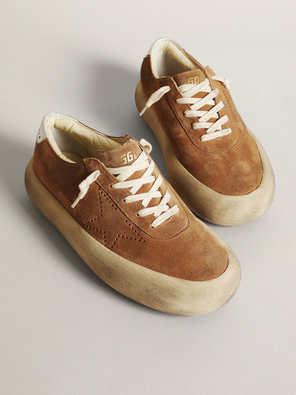 Women's Space-Star in tobacco-colored suede with perforated star