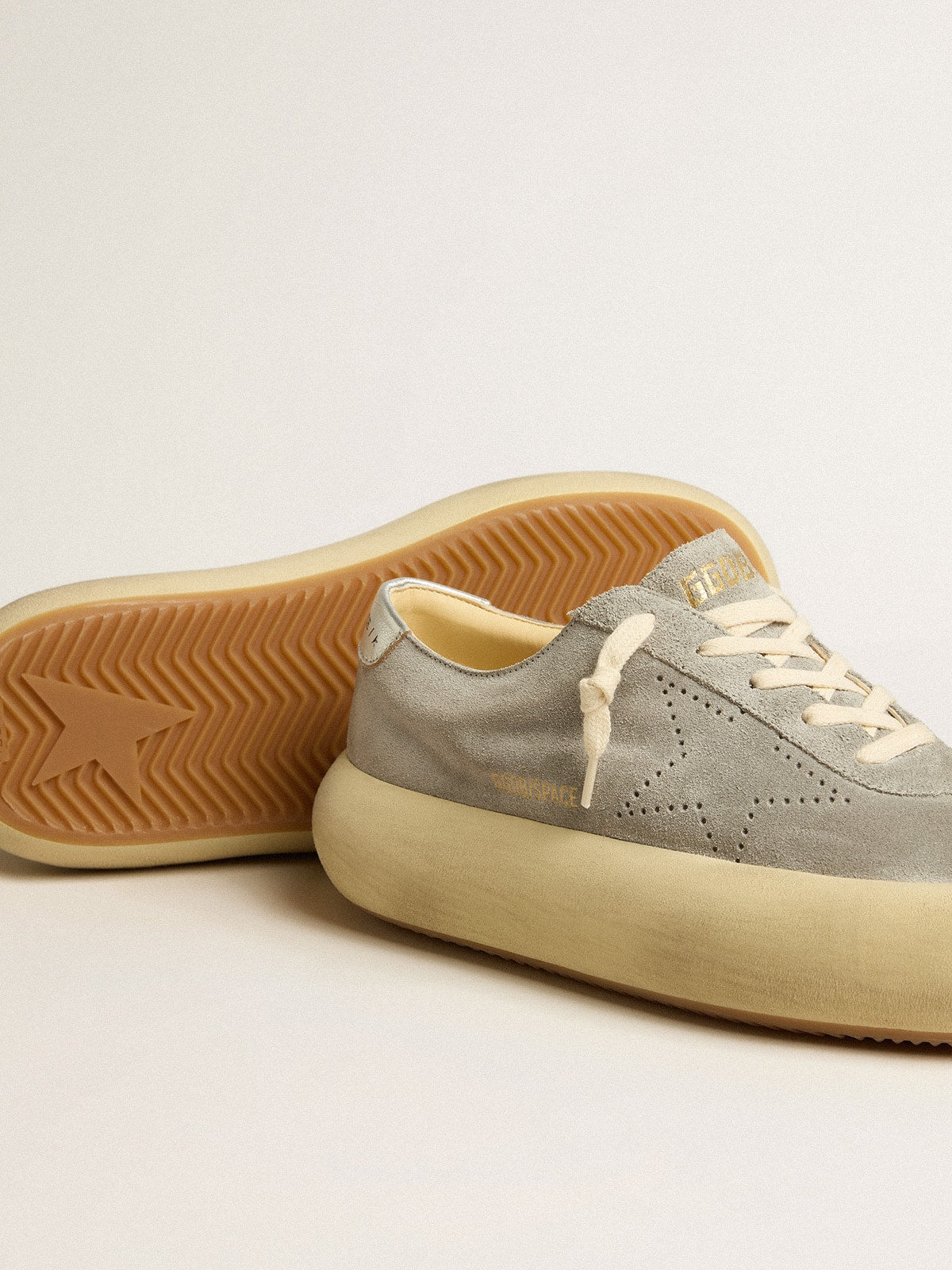 Women's Space-Star shoes in ice-gray suede with perforated star